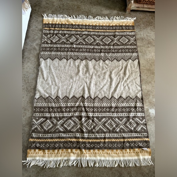 Lillunn design of Norway 100% Pure Wool Trow Blanket Made in Europe - Picture 1 of 6